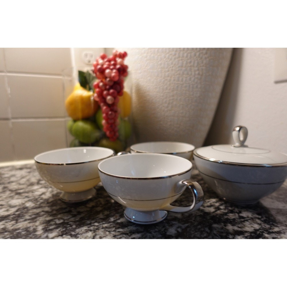 Vintage MIKASA Narumi JAPAN fine China teacups and sugar bowl - Picture 7 of 10